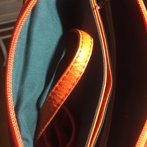 Leather crossbody bag - Picture 5 of 5